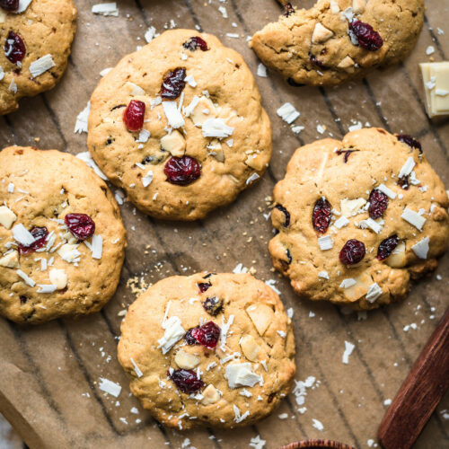 White chocolate macadamia cranberries cookies - Lilie Bakery