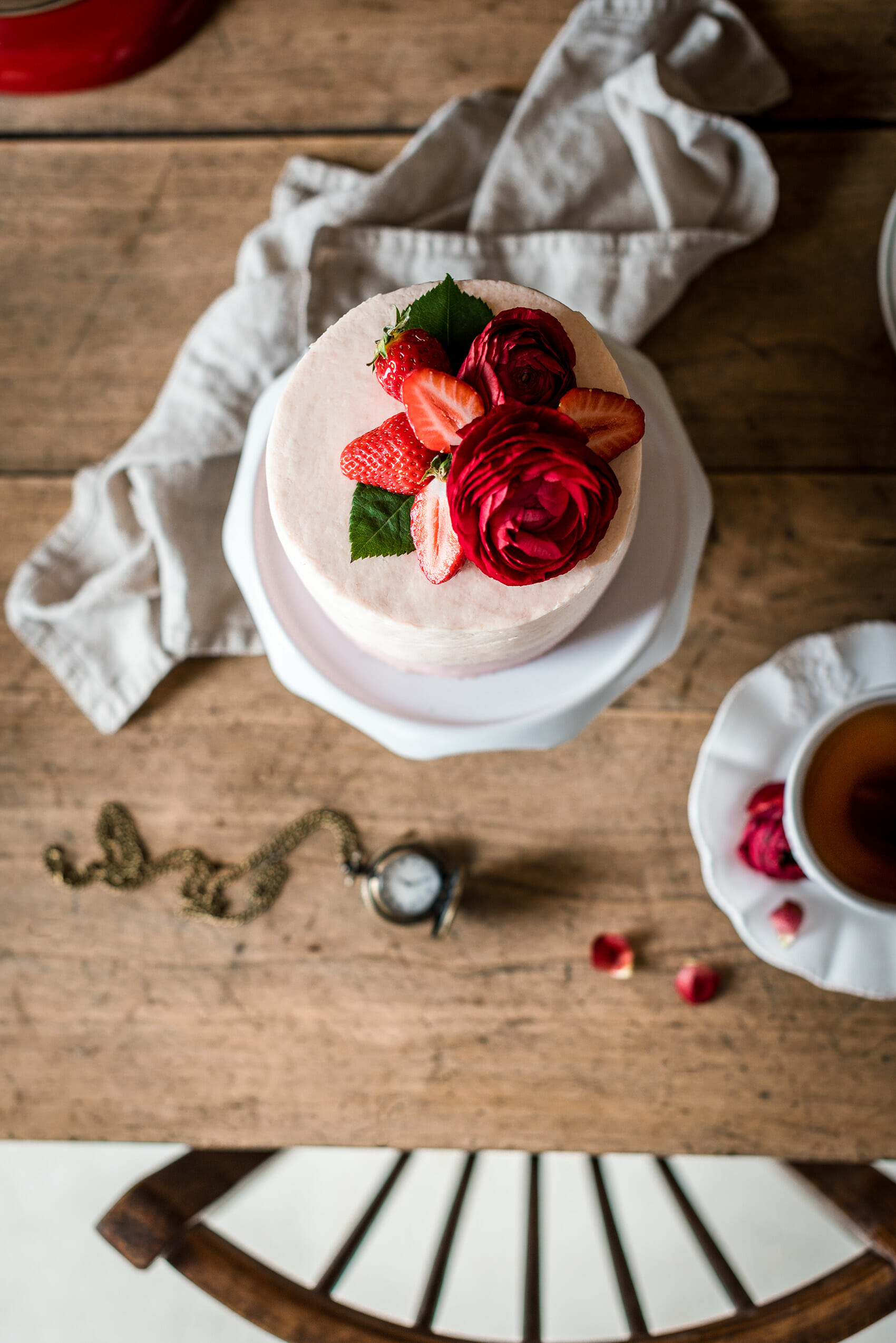 Layer cake vertical fraise-amande - Lilie Bakery