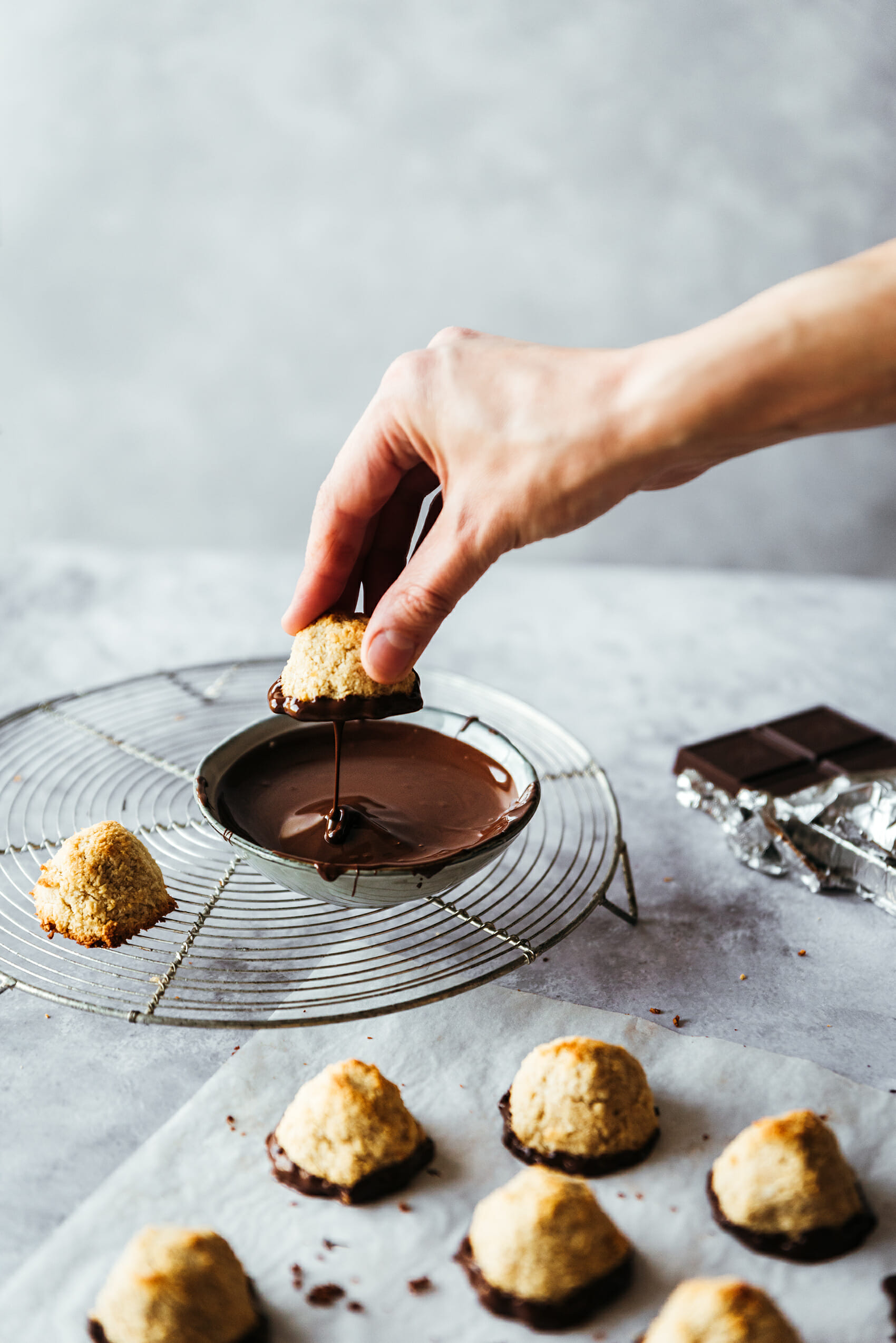 Rochers noix de coco-amandes glaçage chocolat - Lilie Bakery