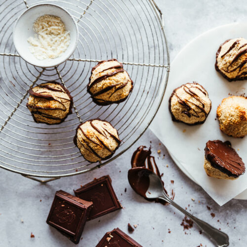 Rochers noix de coco-amandes glaçage chocolat - Lilie Bakery
