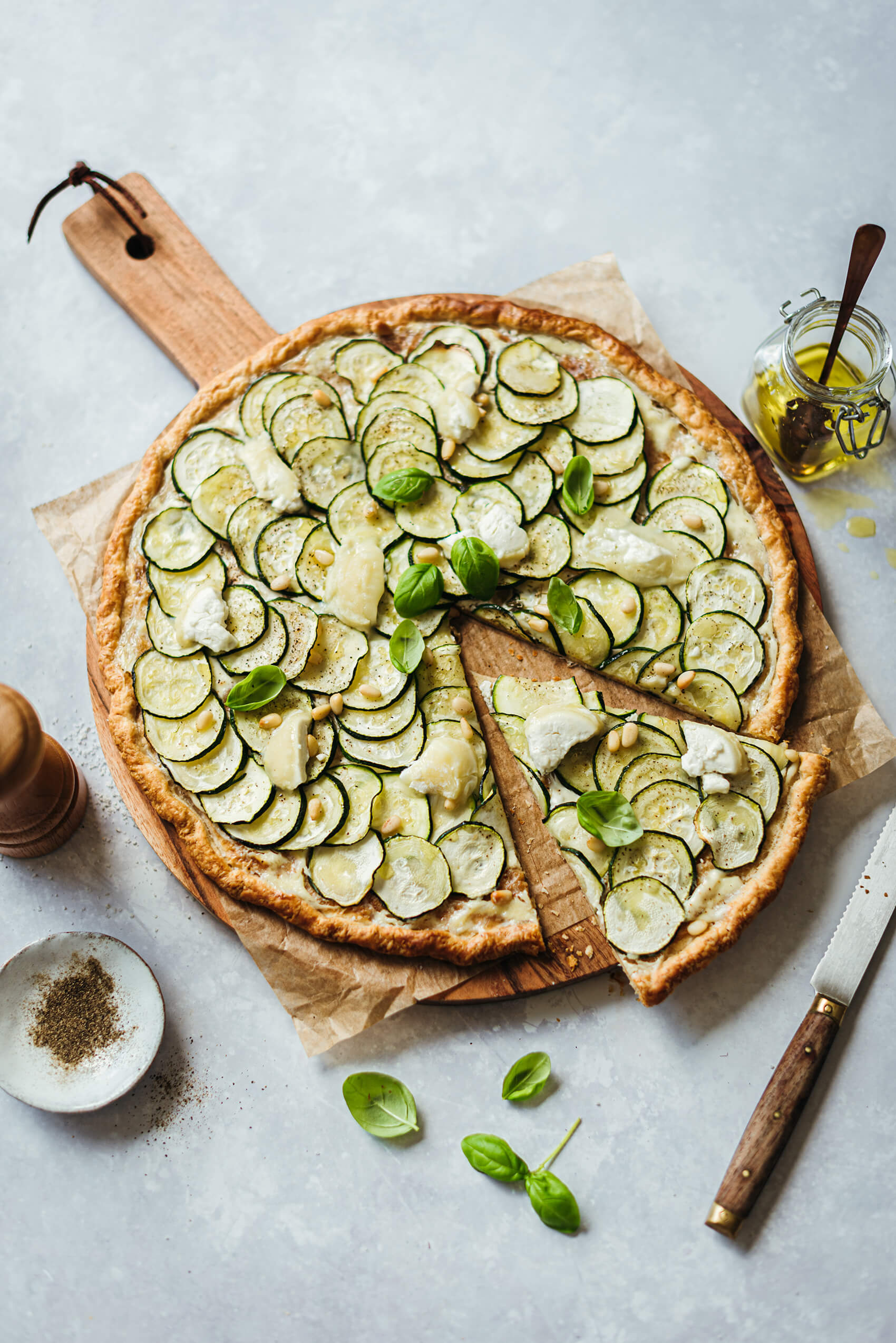 Tarte fine courgettes chèvre basilic - Lilie Bakery