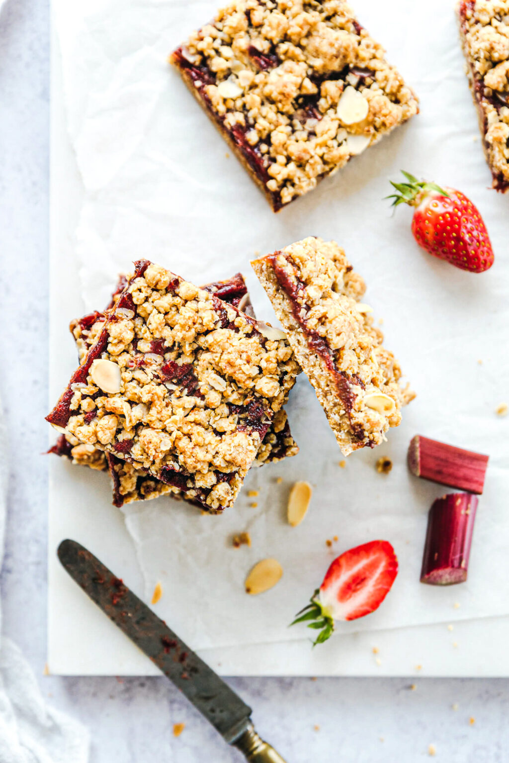 Tarte fraise rhubarbe crumble recette - Lilie Bakery