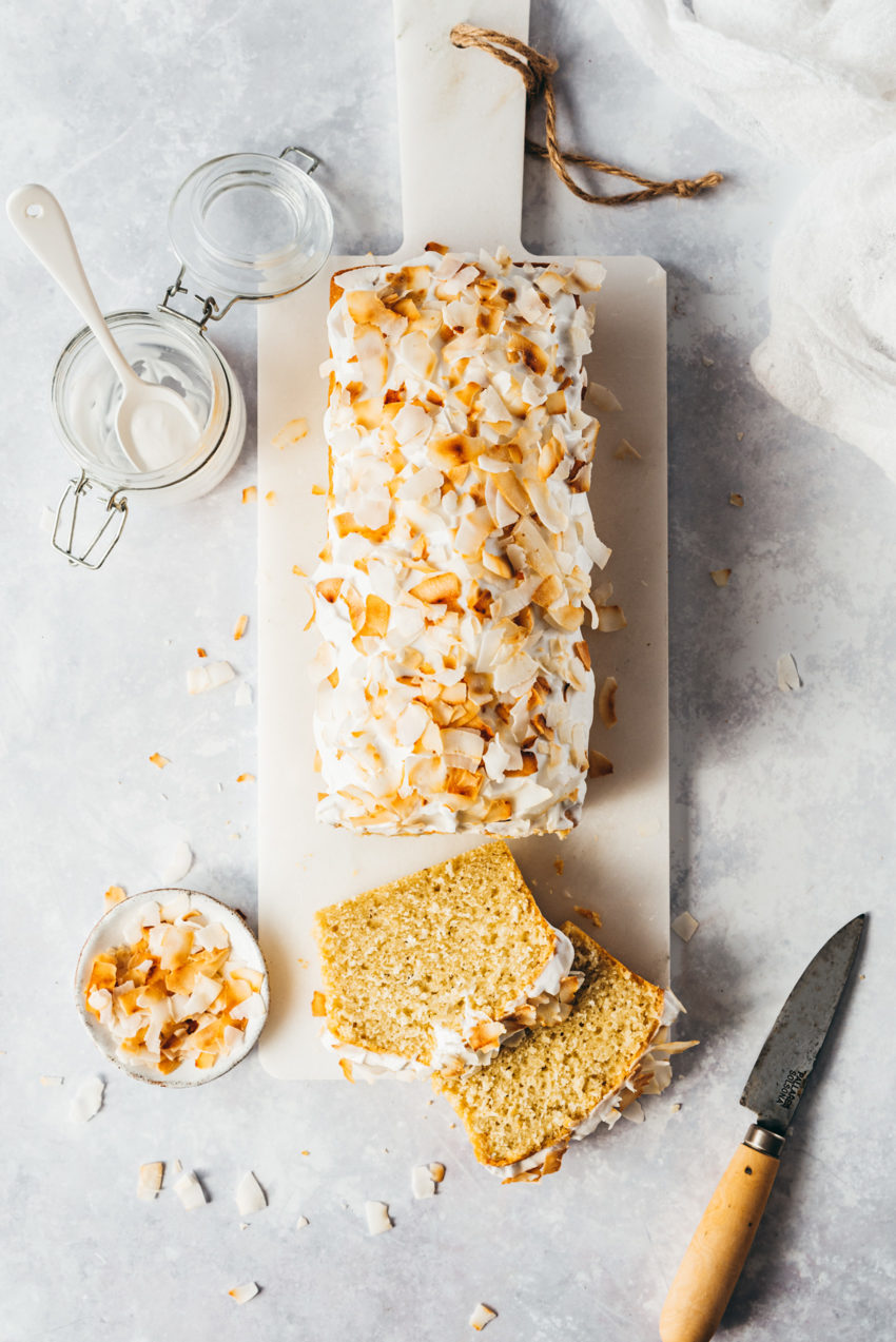 Cake Noix de Coco Glaçage Noix de Coco - Lilie Bakery