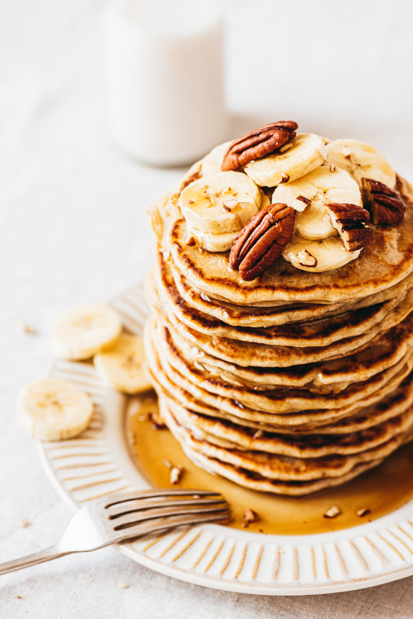 Recette pancakes banane healthy sans sucre raffiné - Lilie Bakery