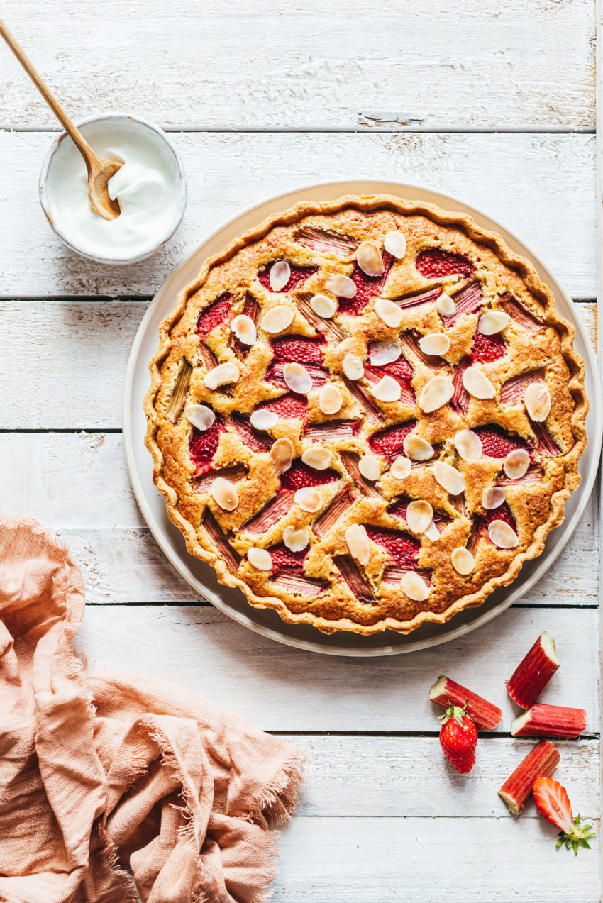 Tarte rhubarbe fraise amande - Lilie Bakery
