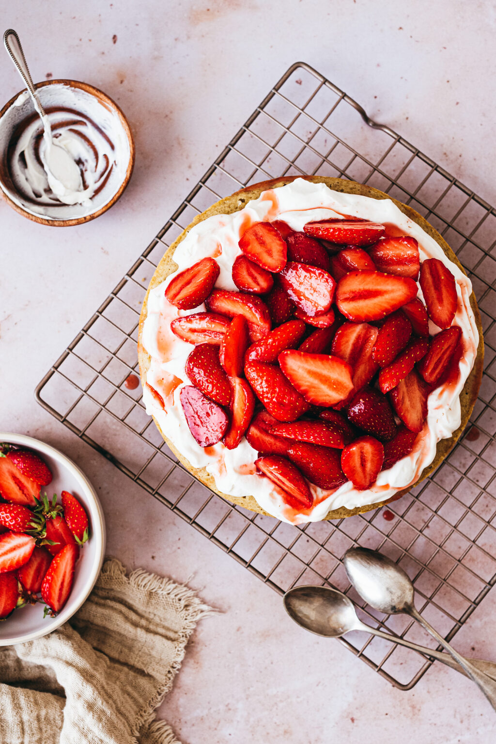 Gâteau à la vanille chantilly mascarpone fraises - Lilie Bakery