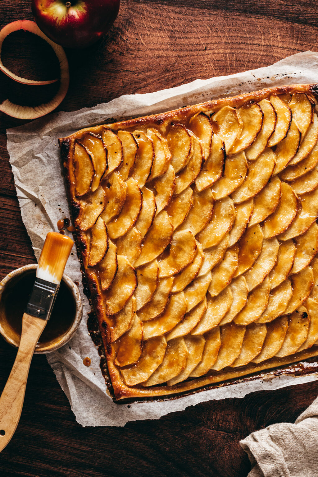 Recette tarte fine aux pommes caramel beurre salé - Lilie Bakery