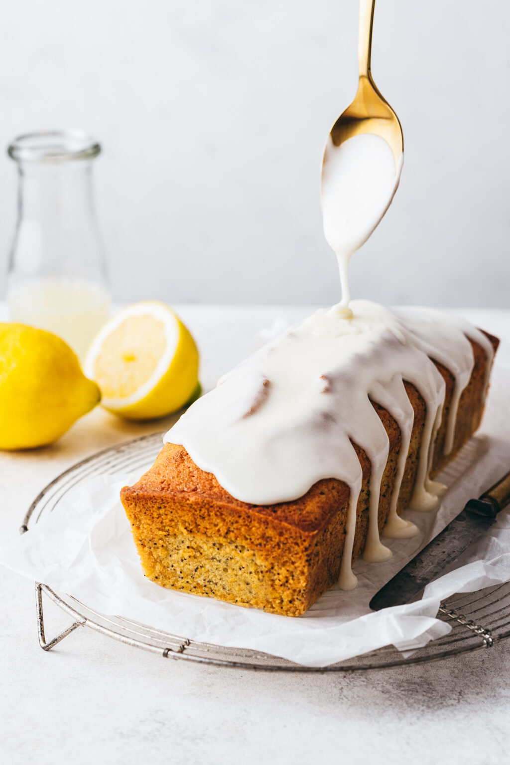 Cake citron pavot glaçage citron - Lilie Bakery