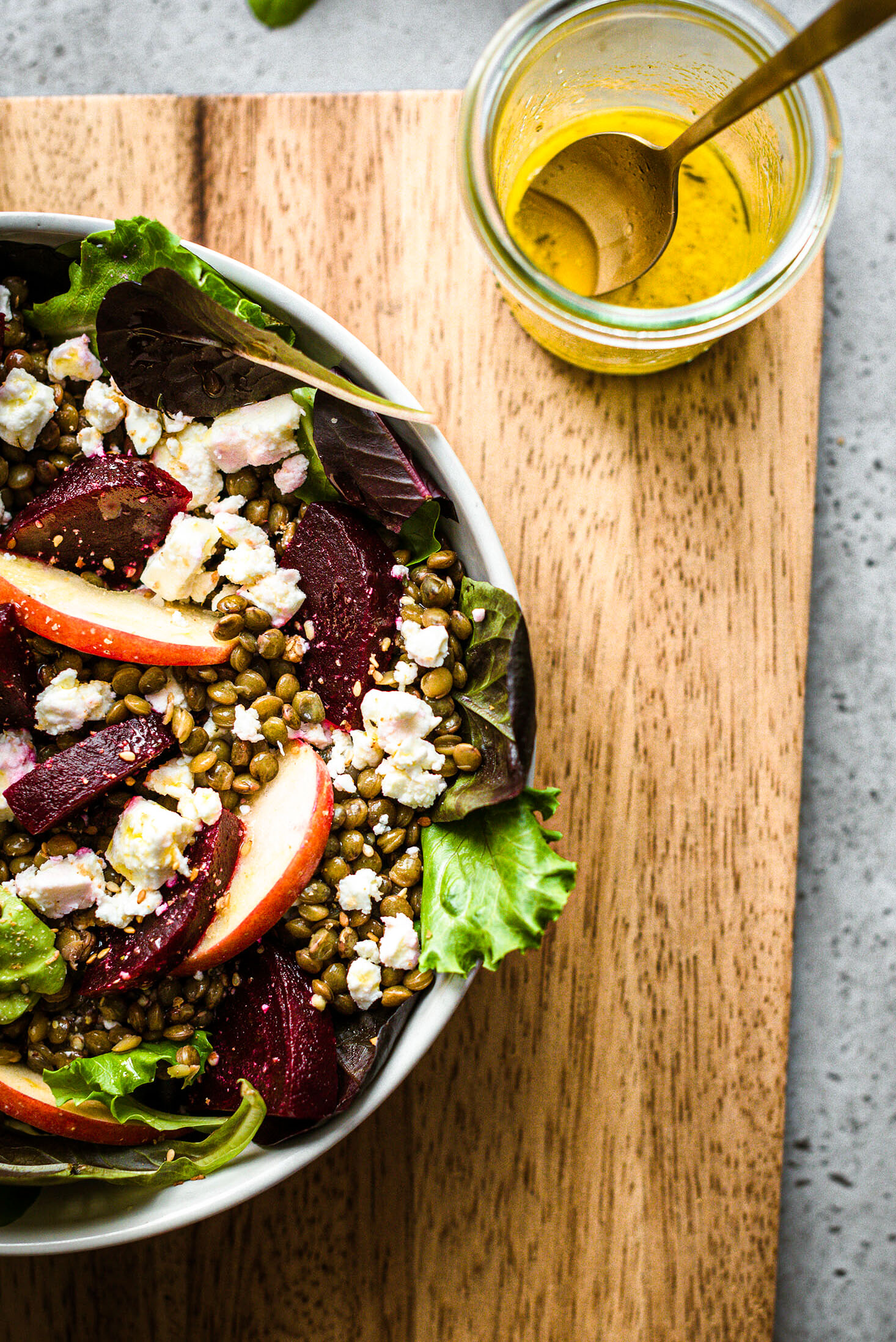 Salade de lentilles vertes feta betterave avocat - Lilie Bakery
