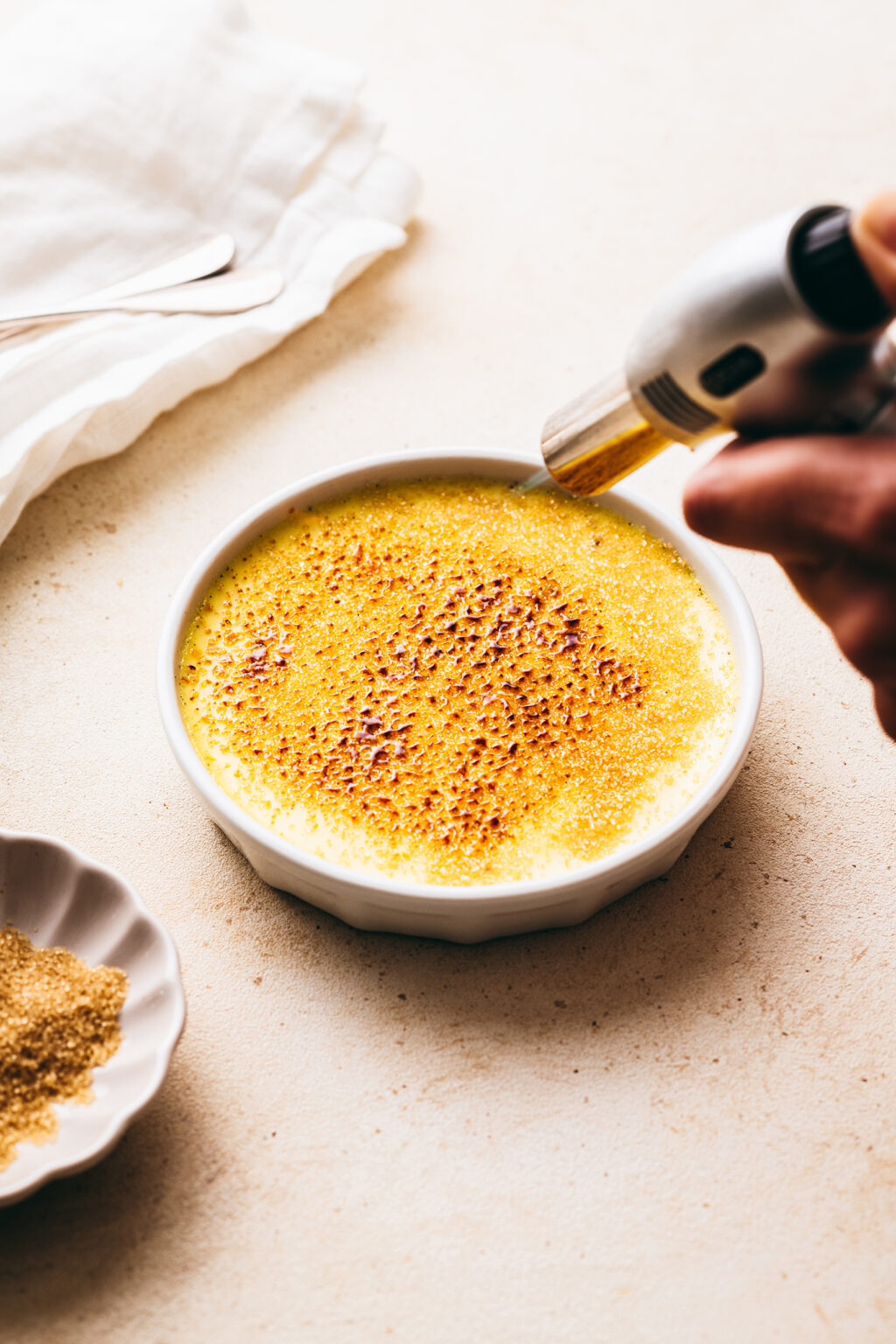 Caraméliser crème brûlée - Lilie Bakery