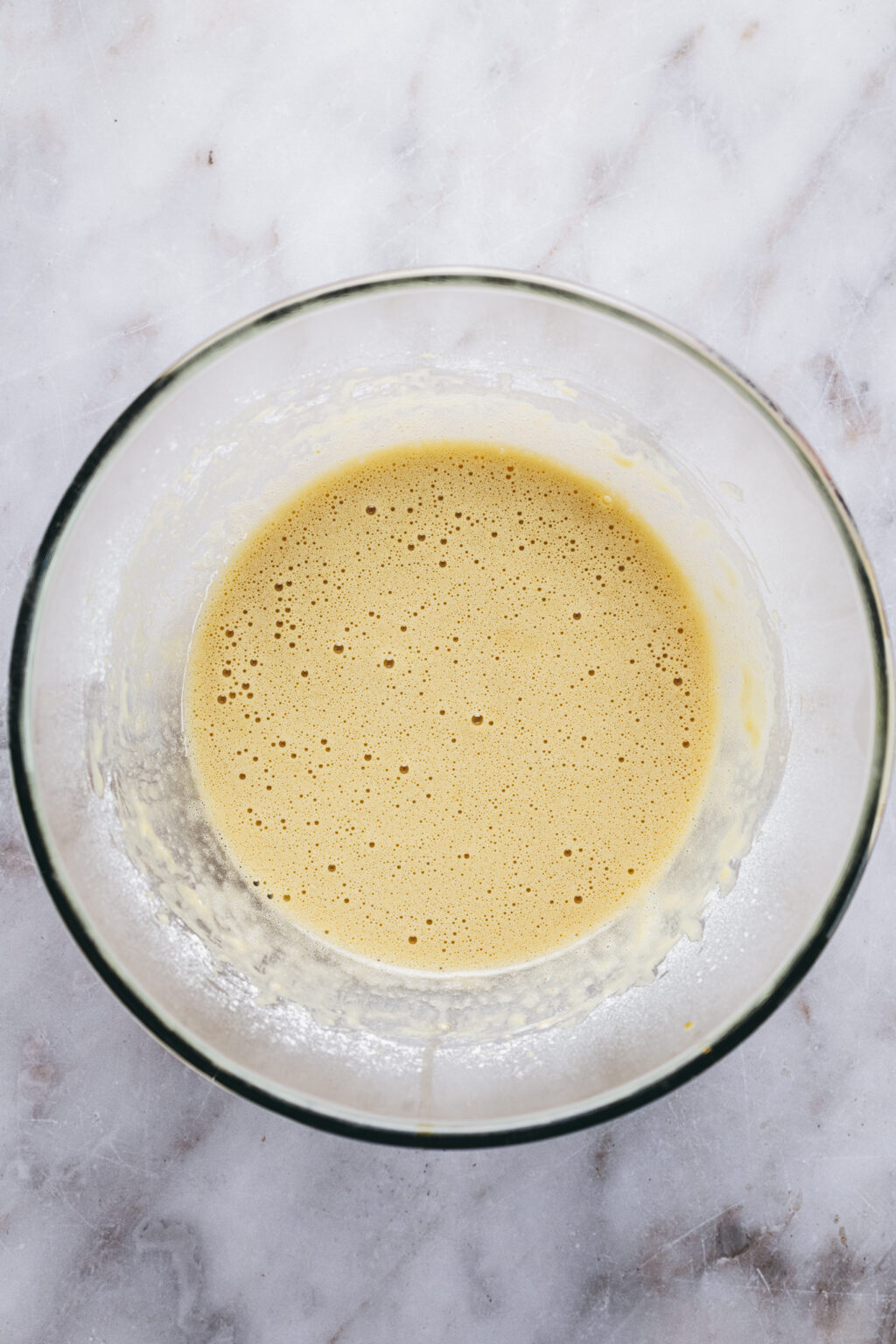 Préparation clafoutis abricots - Lilie Bakery