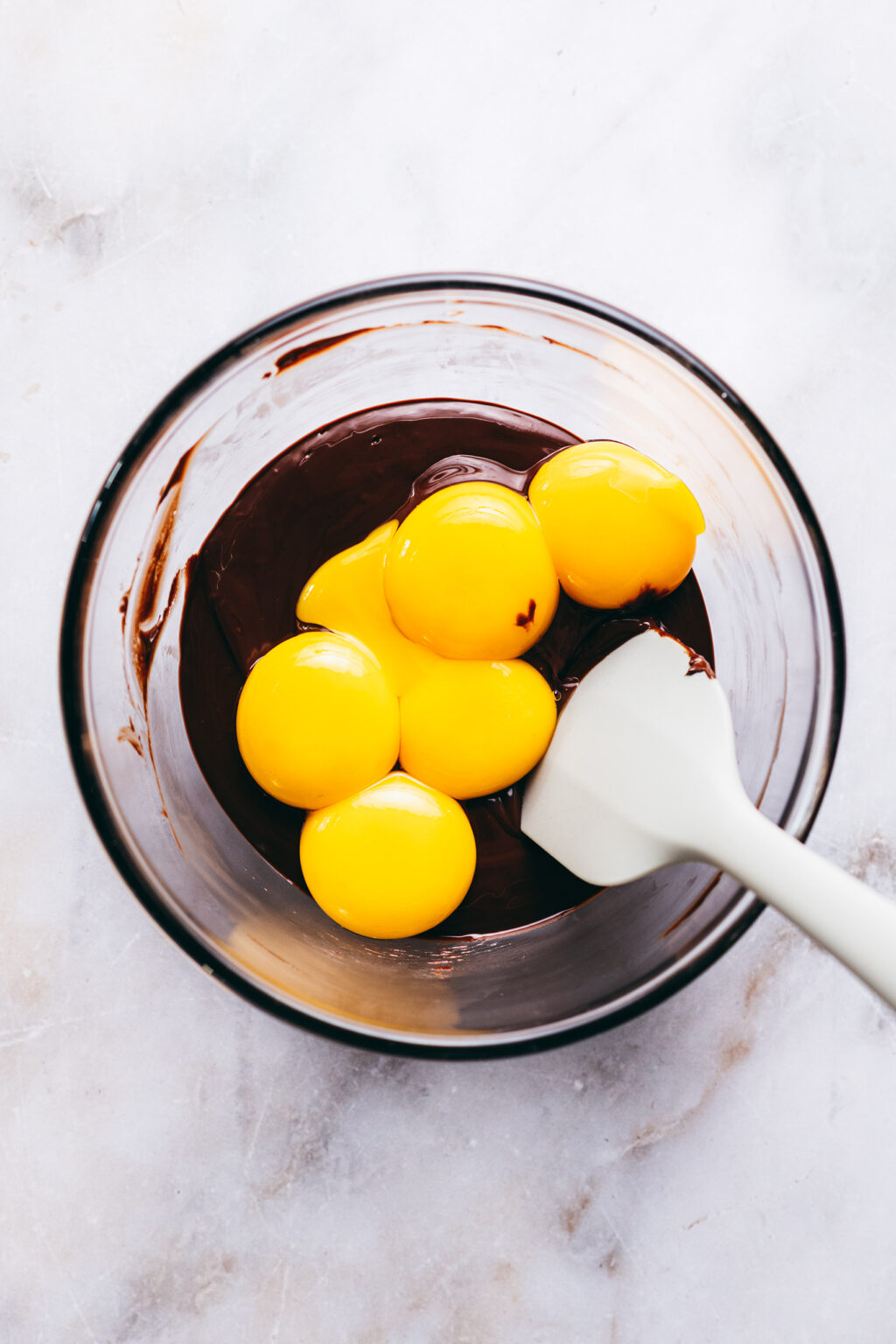 Jaunes oeufs chocolat mousse - Lilie Bakery